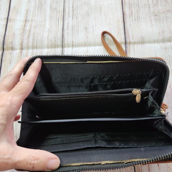 XOXO Wristlet Wallet Zip Vegan Leather Wallet W/ Lots Of Credit Card Slots - Picture 4 of 12